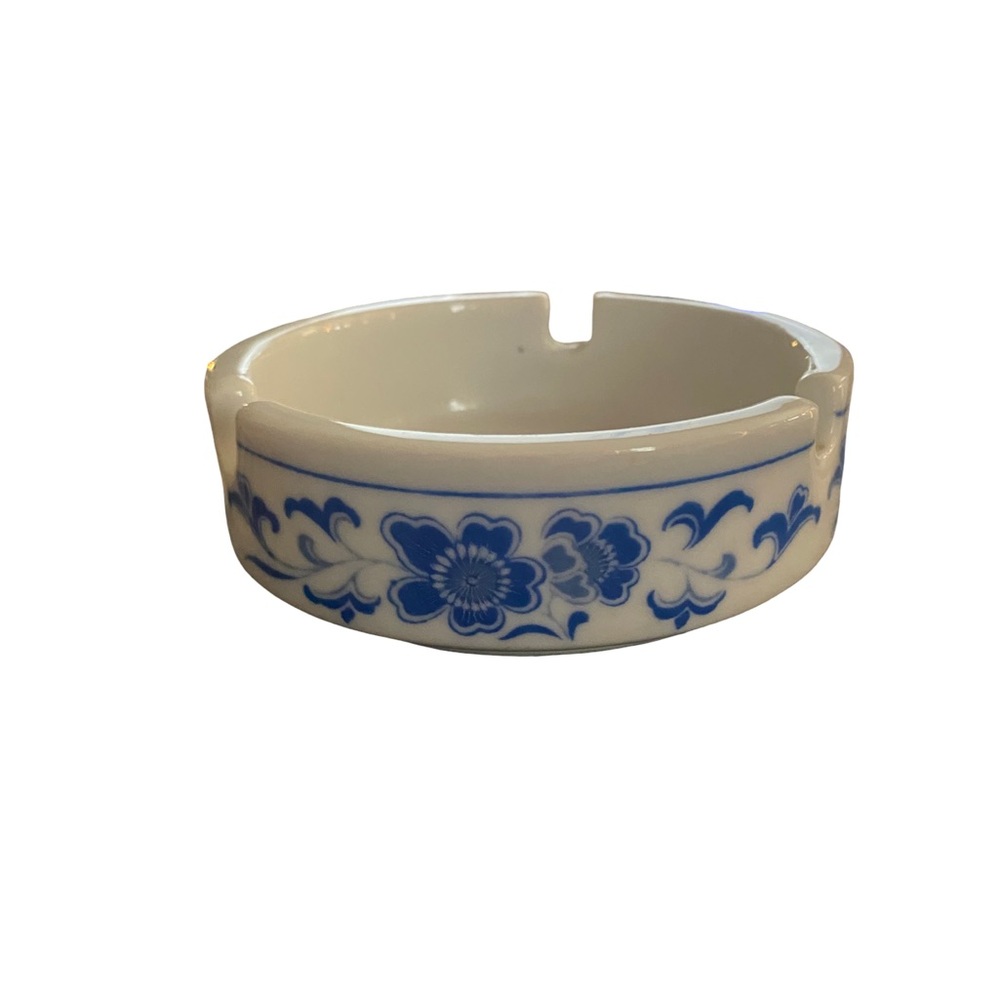 Vintage Liling China Small Blue & White Floral Ashtray